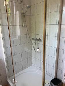 Koupelna v ubytování Wengerwirt zur Laube Komfortzimmer Deluxe
