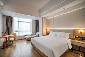 תמונה מהגלריה של Poltton International Apartment - Guangzhou Panyu Government Affairs Center בXuwen