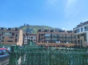 a city with buildings and a mountain in the background at Apartamento Sarastur in Posada de Llanes