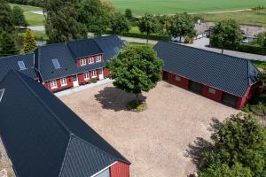 an overhead view of a red barn with black roofs at Lejlighed B in Vejle