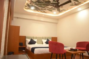 Hotel Pride Of Chittor客房内的一张或多张床位