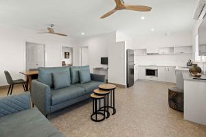 Kuchyň nebo kuchyňský kout v ubytování Moonlight Bay Suites