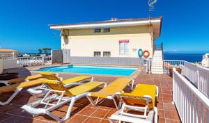 Basen w obiekcie Sunny Arena Sol Apt By Dream Homes Tenerife lub w pobliżu