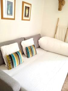 a white couch with two pillows on it at Machines de l'île - Fibre - Netflix - T2 LA TOUR in Nantes