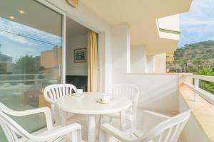 A balcony or terrace at Apartamentos Massanet