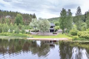 a house on the shore of a lake at Holiday Villa Himos Hopearanta in Himos