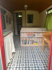a room with a bed and a tiled floor at pipowagen Blagour midden in de natuur in Lachapelle-Auzac