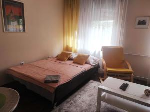Una cama o camas en una habitación de Aleksandra