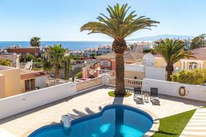 Villa con piscina y vistas al océano en Blue Dream Villa By Dream Homes Tenerife, en Callao Salvaje