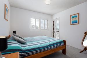 Cama o camas de una habitación en Intrepid 13 fantastic unit with stunning water views
