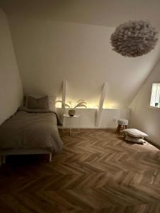 Katil atau katil-katil dalam bilik di Lyxigt hus i centrala Hässleholm
