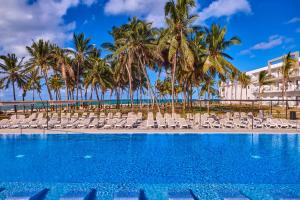Bassein majutusasutuses Riu Turquoise - All Inclusive või selle lähedal