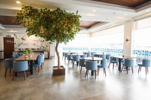 Restaurace v ubytování Figtree Hotel + 9 fotografií