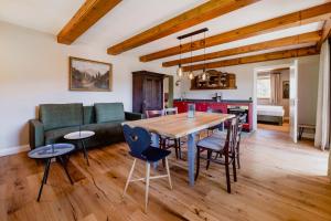 a kitchen and living room with a wooden table and chairs at Zur Nandl in St. Wolfgang