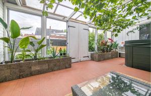 Κήπος έξω από το Awesome Home In Tomelilla With Wifi +18 φωτογραφίες
