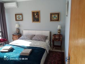 a bedroom with a bed with a blue blanket at Vale de Paraíso Pechão in Olhão