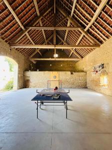 Stolní tenis v ubytování Le petit Moulin de la Motte nebo okolí