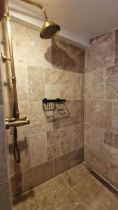 a bathroom with a shower with a light on it at KÄBANE 81, Lodge avec spa au bord de l'eau in Prouilly