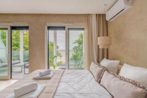 a bedroom with a large bed and a balcony at Boho z Widokiem na Morze by Perłowa Przystań Rent in Sianozety +43 photos