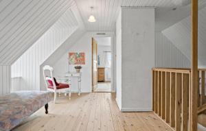 Posezení v ubytování Cozy Home In Blåvand With Sauna + 18 fotografií