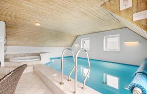 Koupelna v ubytování Stunning Home In Hvide Sande With Sauna + 20 fotografií