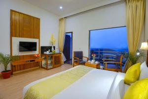 A television and/or entertainment centre at TreeHouse Chail Villas