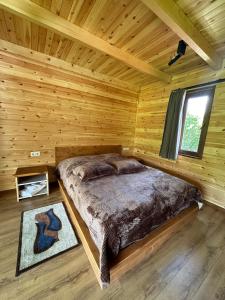 Postel nebo postele na pokoji v ubytování Cottages SHIKHRA - კოტეჯები შიხრა