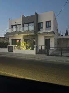 Το κτήριο όπου στεγάζεται  η παραθεριστική κατοικία