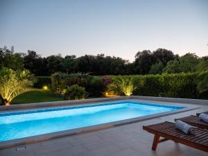 Basen w obiekcie Villa Vinky lub w pobliżu