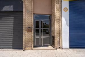 a door in a brick building with at Apartamento Karnak en zona Hospital - Universidad in Albacete