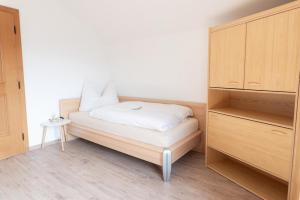 Postel nebo postele na pokoji v ubytování NaturparkResort Haus Geigenkogel