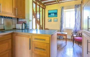 Kuchyň nebo kuchyňský kout v ubytování Nice Home In Ligny Le Ribault With Wifi + 19 fotografií