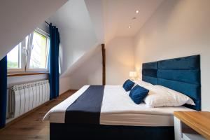 Una cama o camas en una habitación de LEŚNE ZACISZE Wisła - Jacuzzi, Bacówka, Niesamowite Widoki