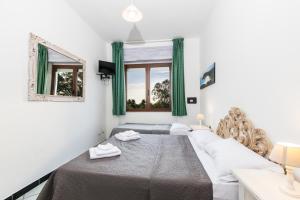 Postel nebo postele na pokoji v ubytování Helios Hotel