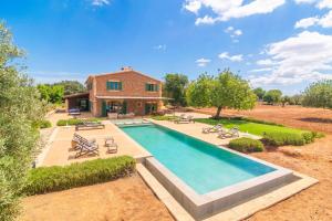 an overhead view of a swimming pool in front of a house at Son Catxo in Búger