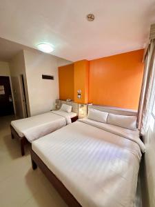 Postel nebo postele na pokoji v ubytování Travelbee Business Inn