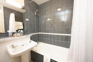 Un baño de The Kenmare Bay Hotel & Luxury Lodges Resort