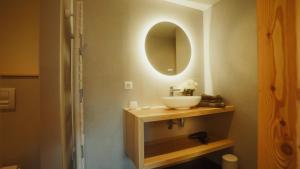 Koupelna v ubytování Le Paret chambres d'hôtes de charme & spa