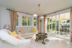 a living room with a couch and a table at Cas Ferrer -Bonaire- in Cielo de Bonaire 