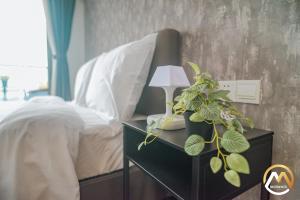 Postel nebo postele na pokoji v ubytování Hotel Serviced Apartments Top One Infinity Pool with View of 360 Degree