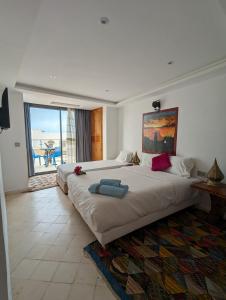 Una cama o camas en una habitación de Les Bains de Mirleft
