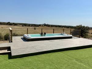 Der Swimmingpool an oder in der Nähe von Mas de l'Aranyó - Eco Wellness Spa