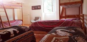 Postel nebo postele na pokoji v ubytování La Louve Chez Valérie