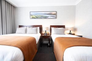 Cama o camas de una habitación en The Kenmare Bay Hotel & Luxury Lodges Resort