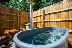 Φωτογραφία από το άλμπουμ του The Nook with Hot Tub σε Loughborough