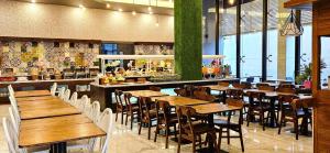 Restaurace v ubytování Hotel 88 Kedungsari - Kedungdoro By WH + 37 fotografií