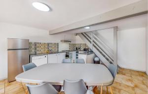 a white table and chairs in a kitchen at Nice Home In Mareuil En Perigord in Cercles