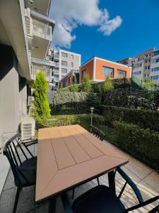 En balkon eller terrasse på 7th Sense boutique apartments