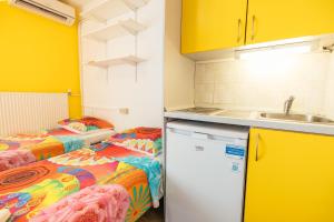 Postel nebo postele na pokoji v ubytování ŠD Portorož Hostel Korotan