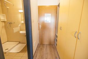 Koupelna v ubytování ŠD Portorož Hostel Korotan + 37 fotografií